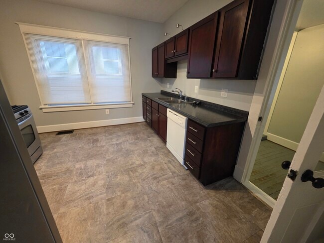 Building Photo - 5030 E New York St