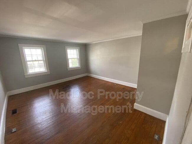 Building Photo - 806 Caroline St