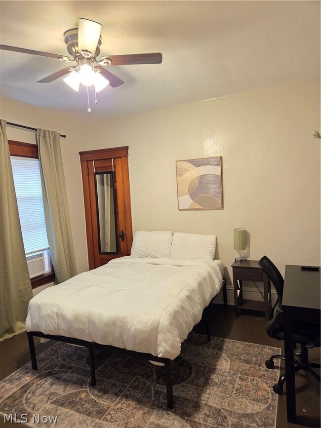 Building Photo - 1450 E 110th St