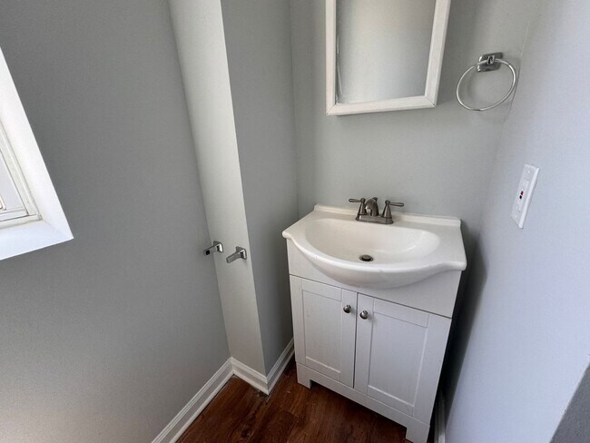 Building Photo - 1018 S 52nd St