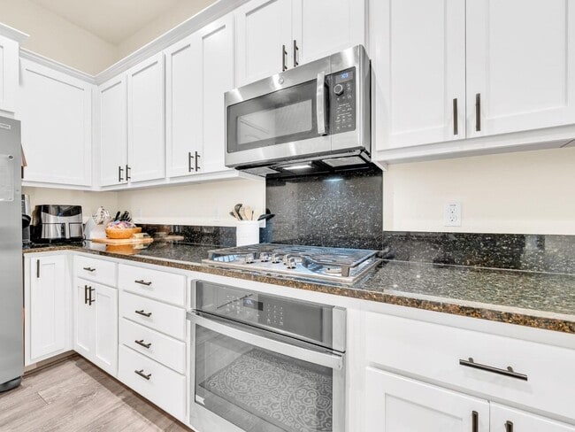 Building Photo - Beautiful 2019 Built 3 bedrooms 2.5 bath!