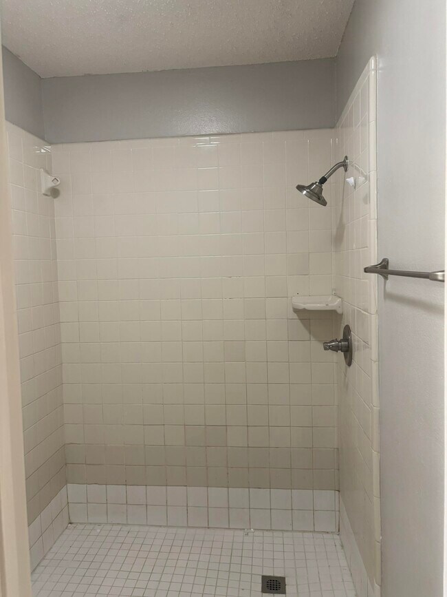 Building Photo - 213 S Dakota St