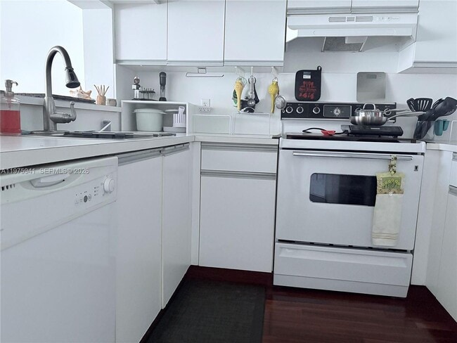 Building Photo - 1300 SW 125th Ave