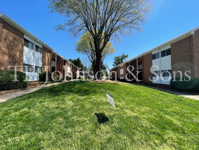 Primary Photo - 1 Bedroom Minutes from The School of the Arts!