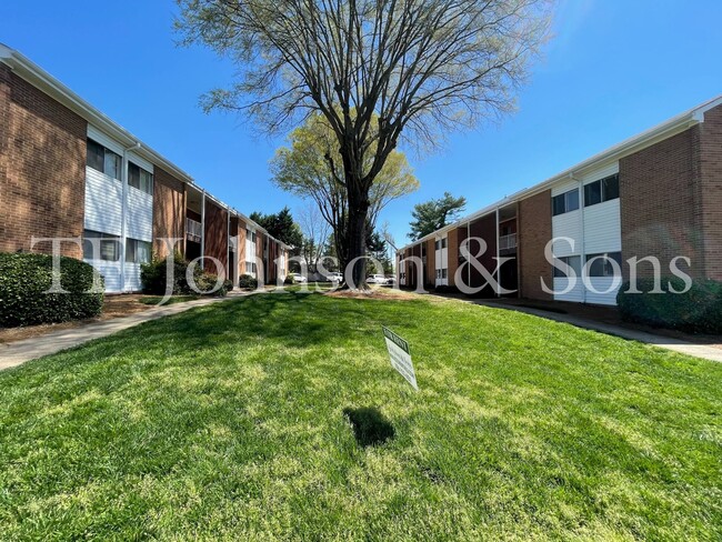 Primary Photo - 2 Bedroom Salem View Apartment!