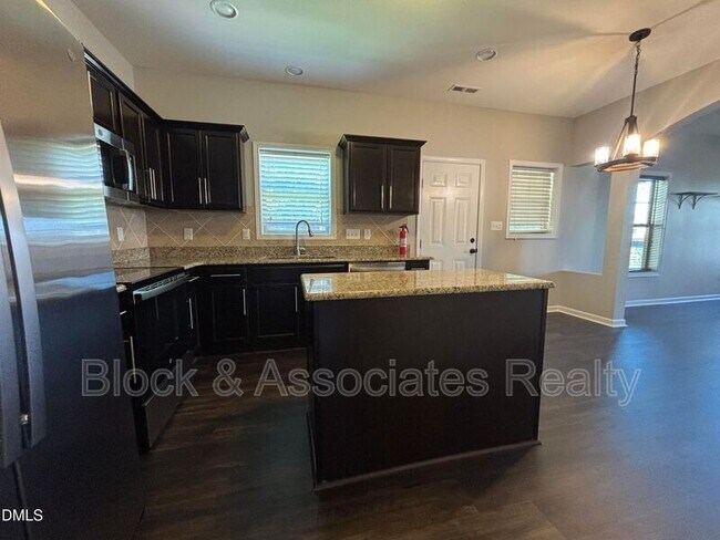 Building Photo - 438 Roanoke Dr