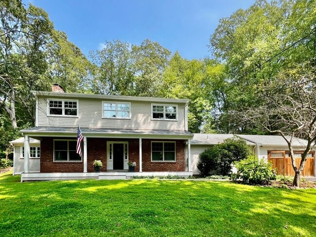 Primary Photo - 18 Chessor Ln