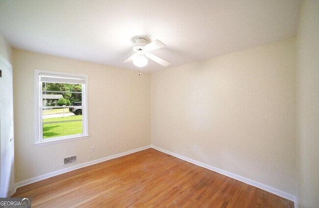 Building Photo - 120 Soule St