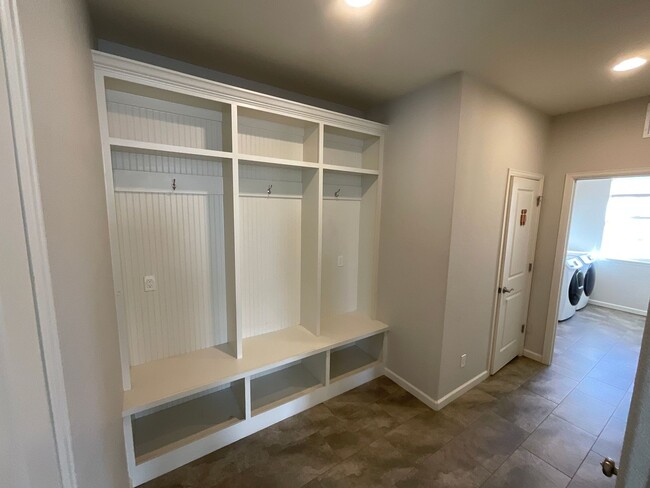 Building Photo - 2 Master Suite Townhome Available Near Voy...