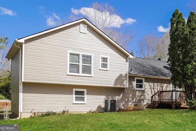 Building Photo - 175 Sumer Ln N