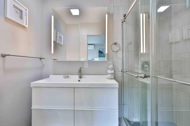 Building Photo - 6421 Carthage St