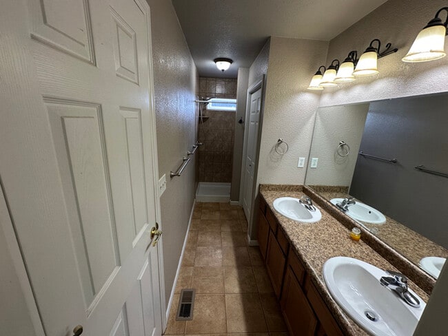 Building Photo - 520 Persons Rd