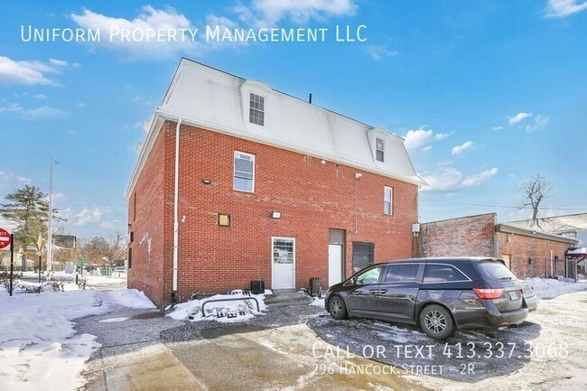 Building Photo - 296 Hancock St