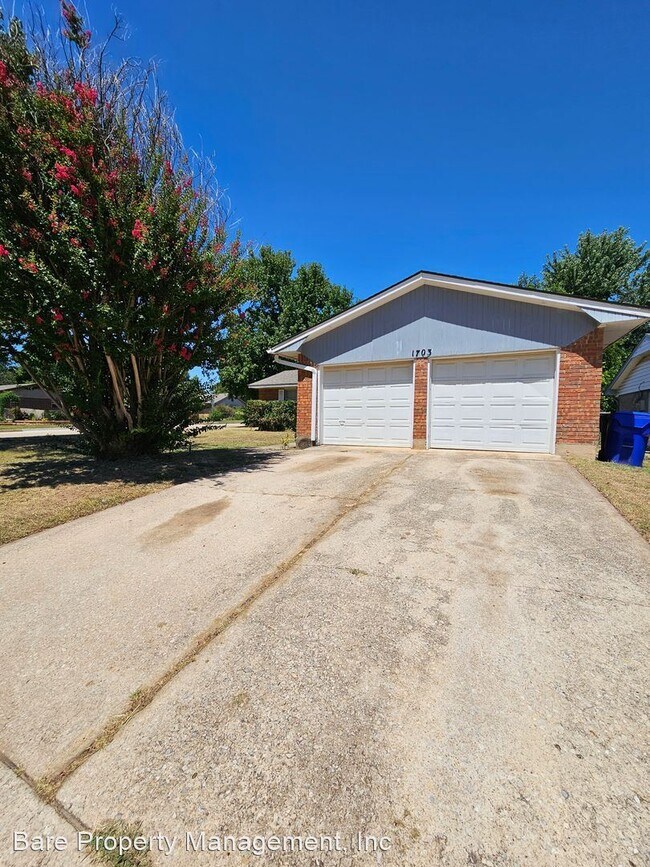 Building Photo - 3 br, 2 bath House - 1703 Village Drive