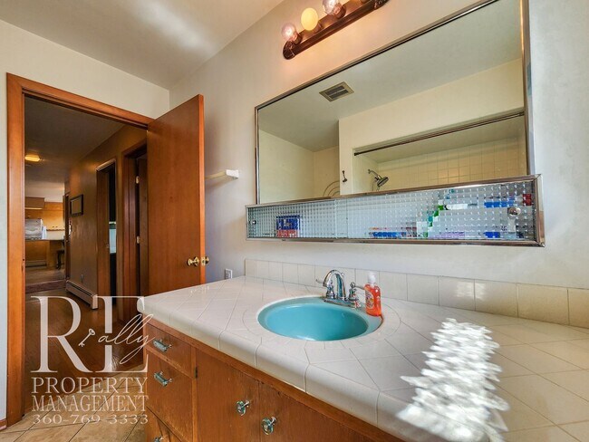 Building Photo - 2113 Brashem Ave