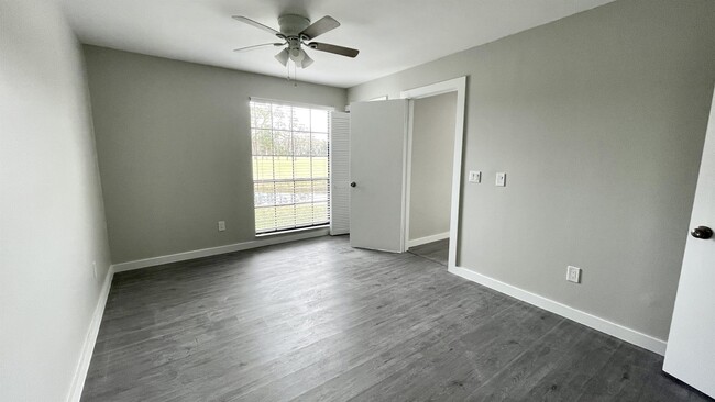 Building Photo - 160 Bermuda Ct
