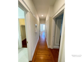 Building Photo - UPDATED + SPACIOUS 2 BR/ 1 BA IN INNER RIC...