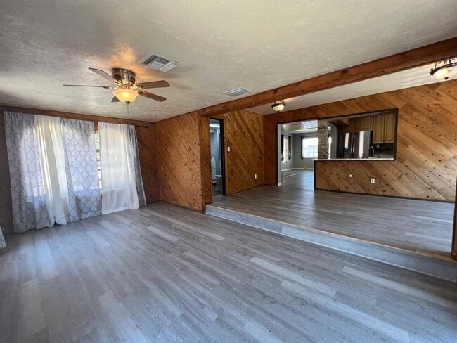 Building Photo - 6206 S Richard Ave