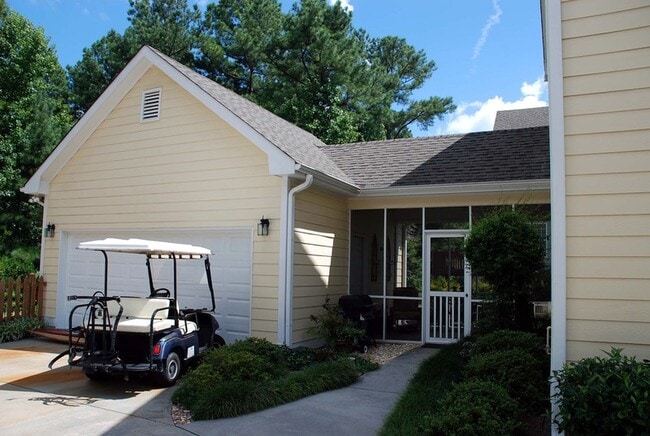 Building Photo - 125 Denham Square