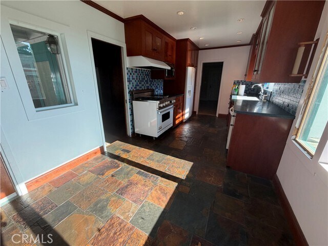 Building Photo - 8541 Orangewood Ave