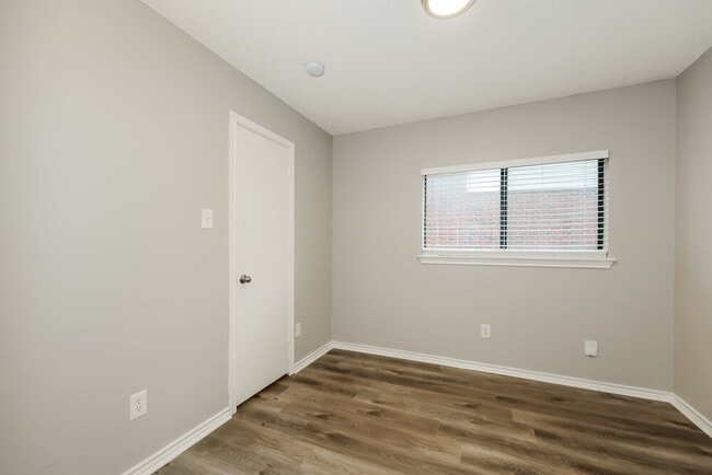 Building Photo - 6606 Beryl Dr