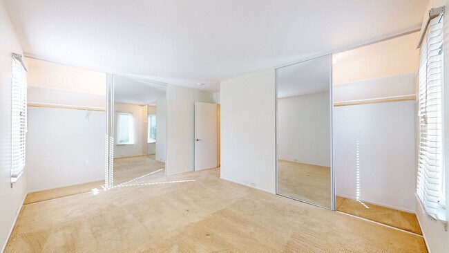Building Photo - Beautiful Condo Available in Villa Moraga ...