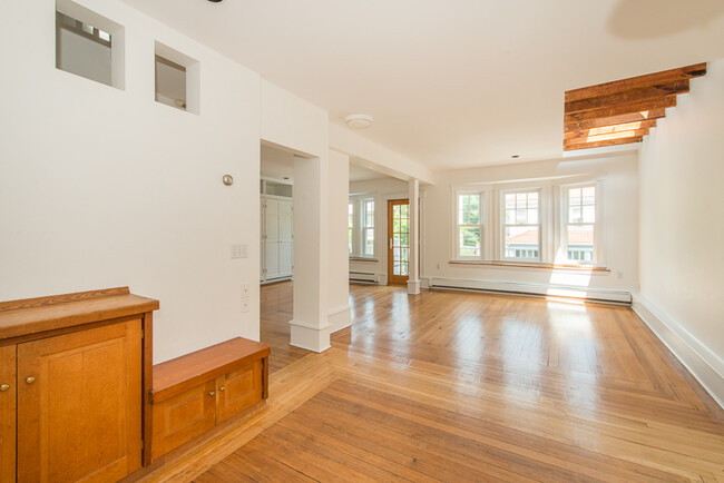 Building Photo - 124 Lexington Ave