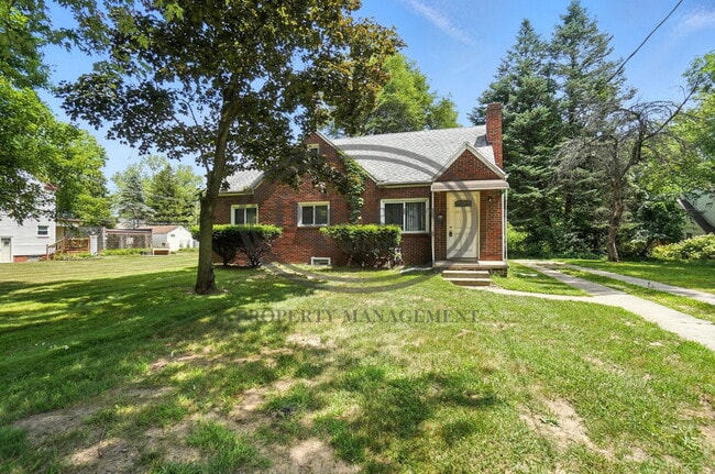 Building Photo - 822 Searles Rd