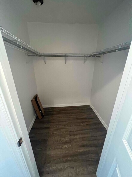 Building Photo - 1154 Harbor Dr