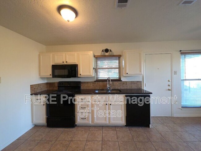 Building Photo - 304 McClendon Dr