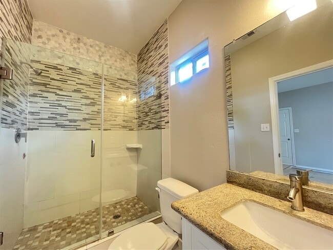 Building Photo - 6430 Skyview Dr