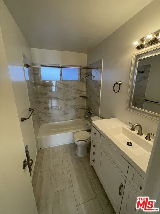 Building Photo - 1252 Barry Ave