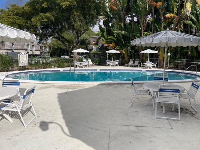 Building Photo - 3125 Oakland Shores Dr