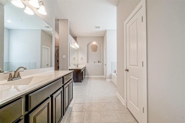 Building Photo - 13915 Foyt Dr