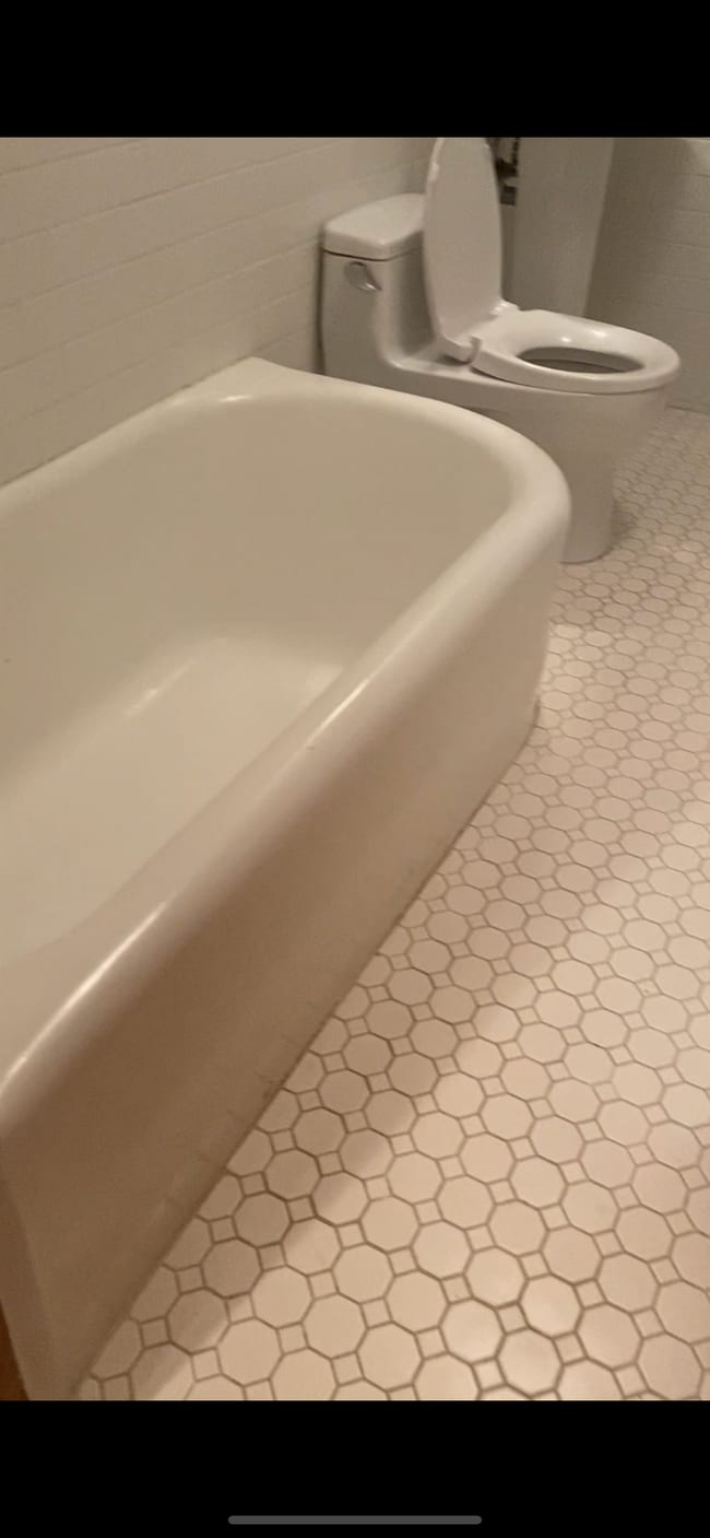 Building Photo - 346 King St