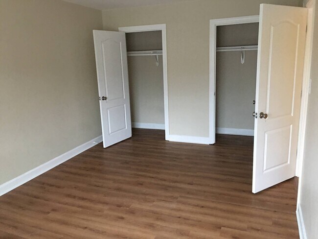 Building Photo - 6310 Hil-Mar Dr