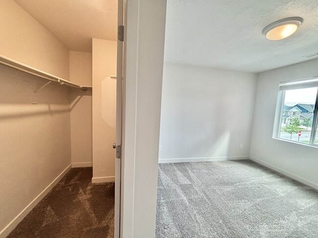 Building Photo - 1508 W Sparta Way
