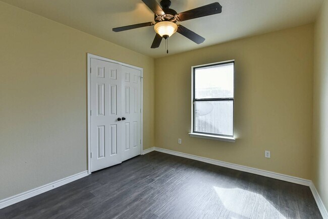 Building Photo - 6905 Deorsam Loop