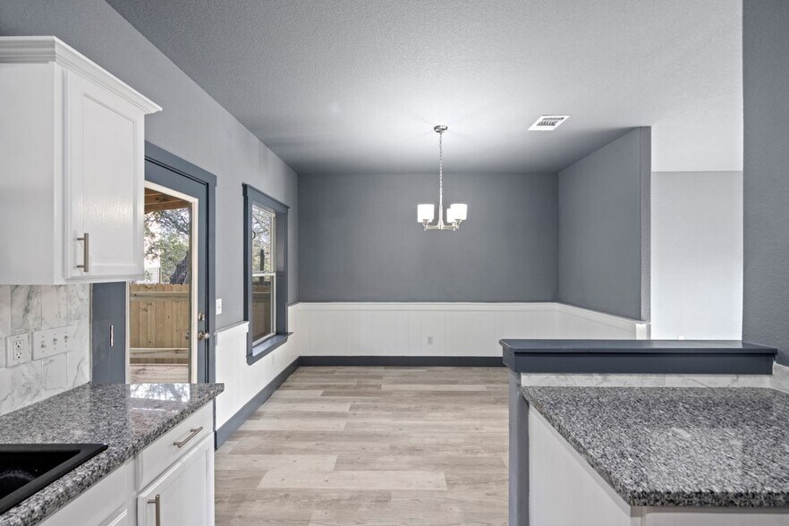 Building Photo - 38 Deer Ridge Rd