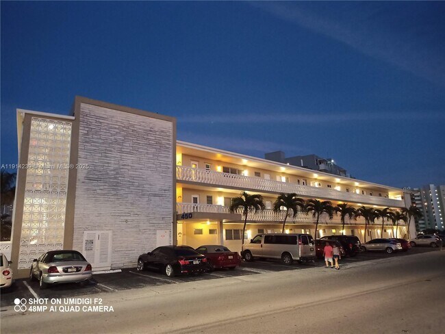 Building Photo - 450 Golden Isles Dr