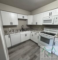 Building Photo - 515 Duchess Ct