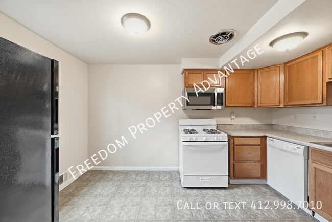 Building Photo - 2540 Park Hill Dr