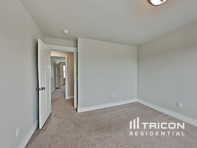 Building Photo - 4752 Kingdom Dr