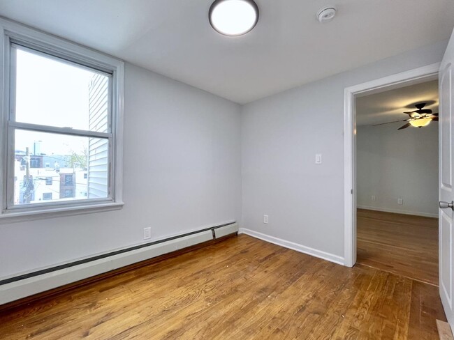 Building Photo - 311 5th St