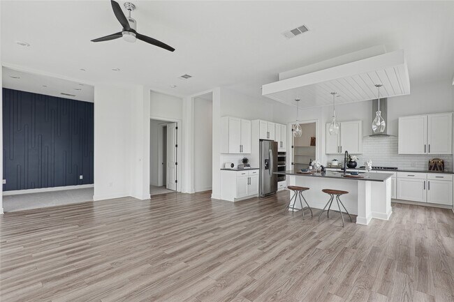 Building Photo - 255 Assay St