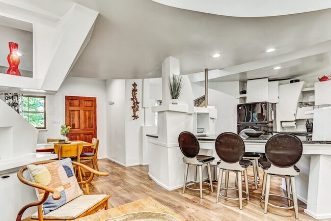 Building Photo - Design on Duffy