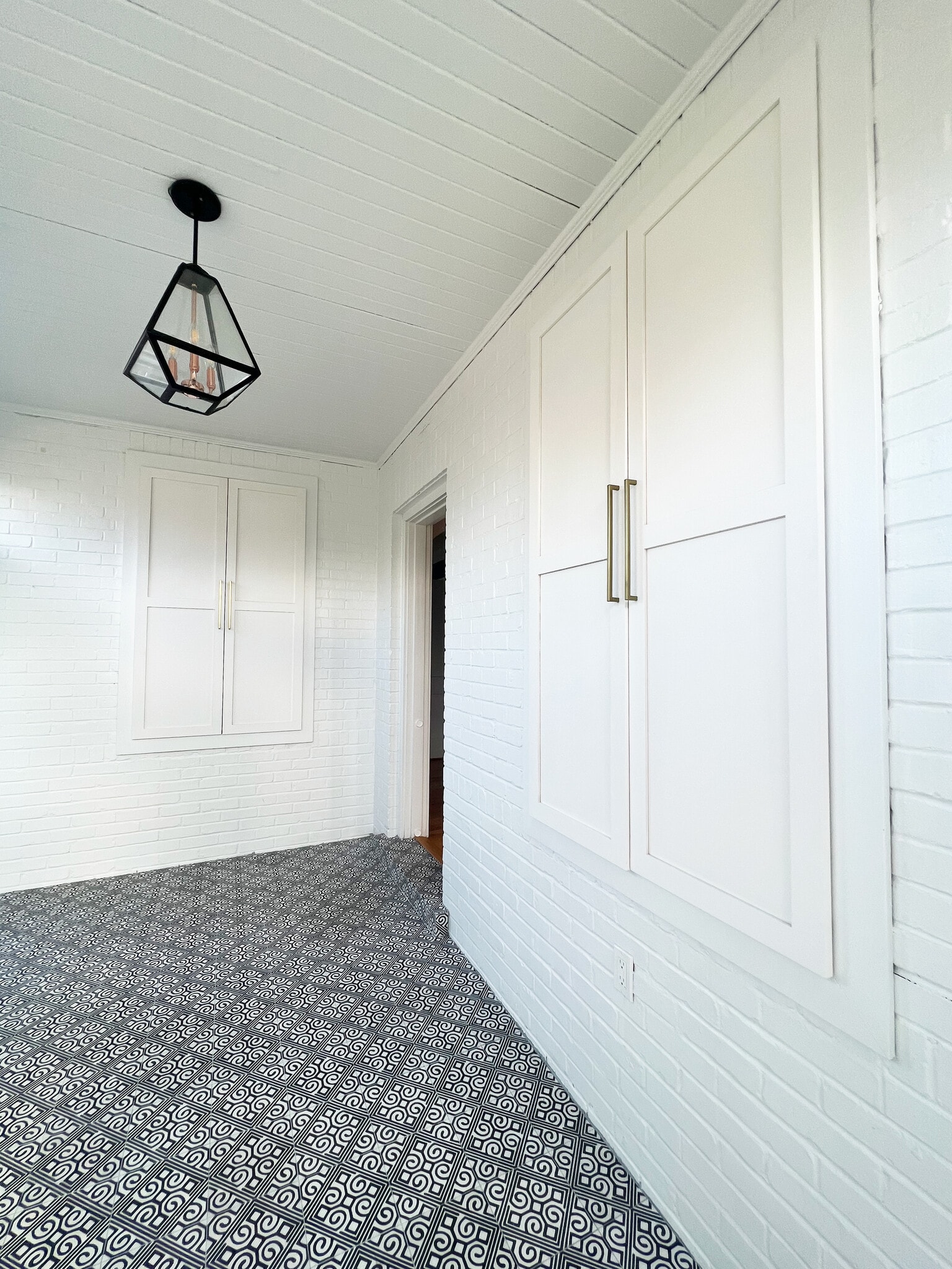 Beautiful tiled sunroom with built-in bookcases - 1215 Landon Ave