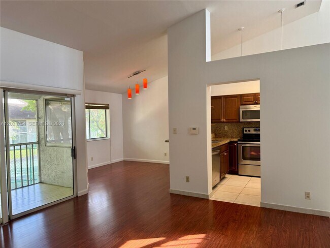 Building Photo - 9435 SW 140th Ct