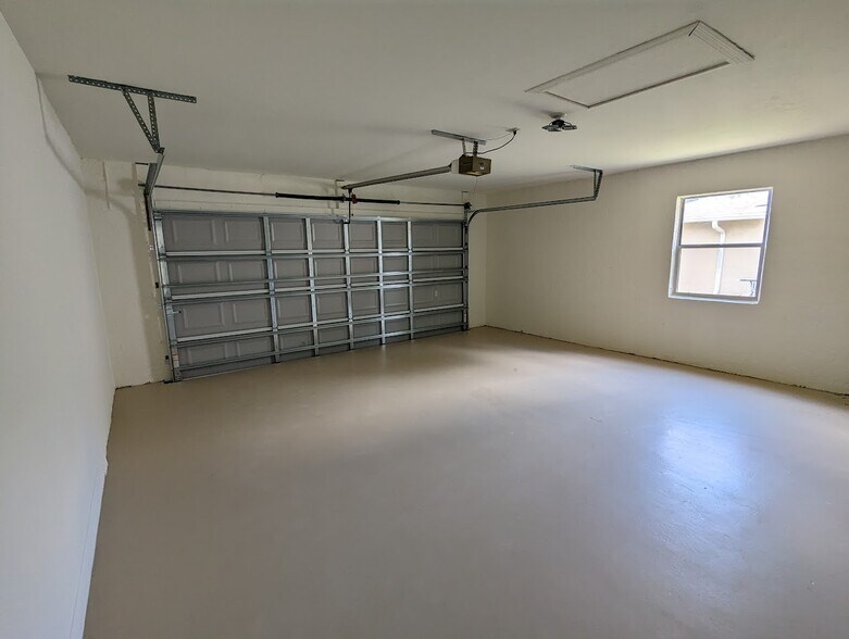 Building Photo - 9961 Boca Ave N