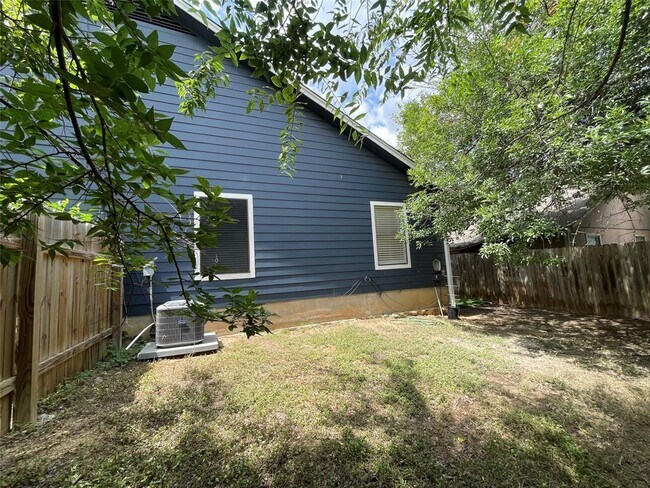 Building Photo - 2031 Redwing Way